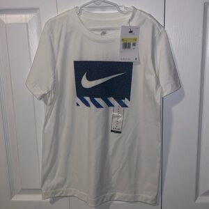 Nike kids tee size S NWT
